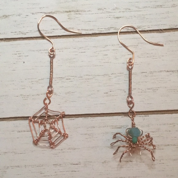 BOGO 50% OFF! Spider, Web Dangly Earrings. - Picture 4 of 4